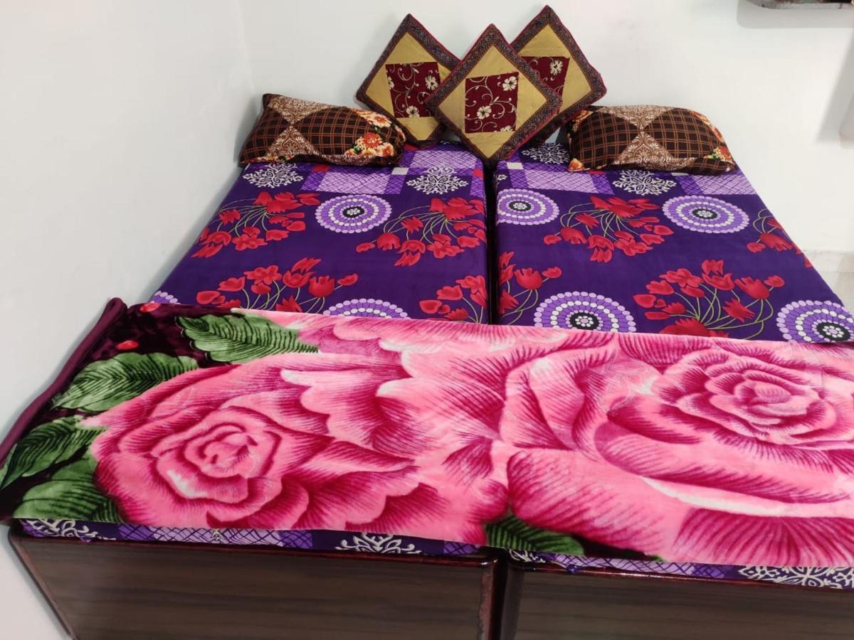 Vrindāvan Nidhivan Homestay מראה חיצוני תמונה