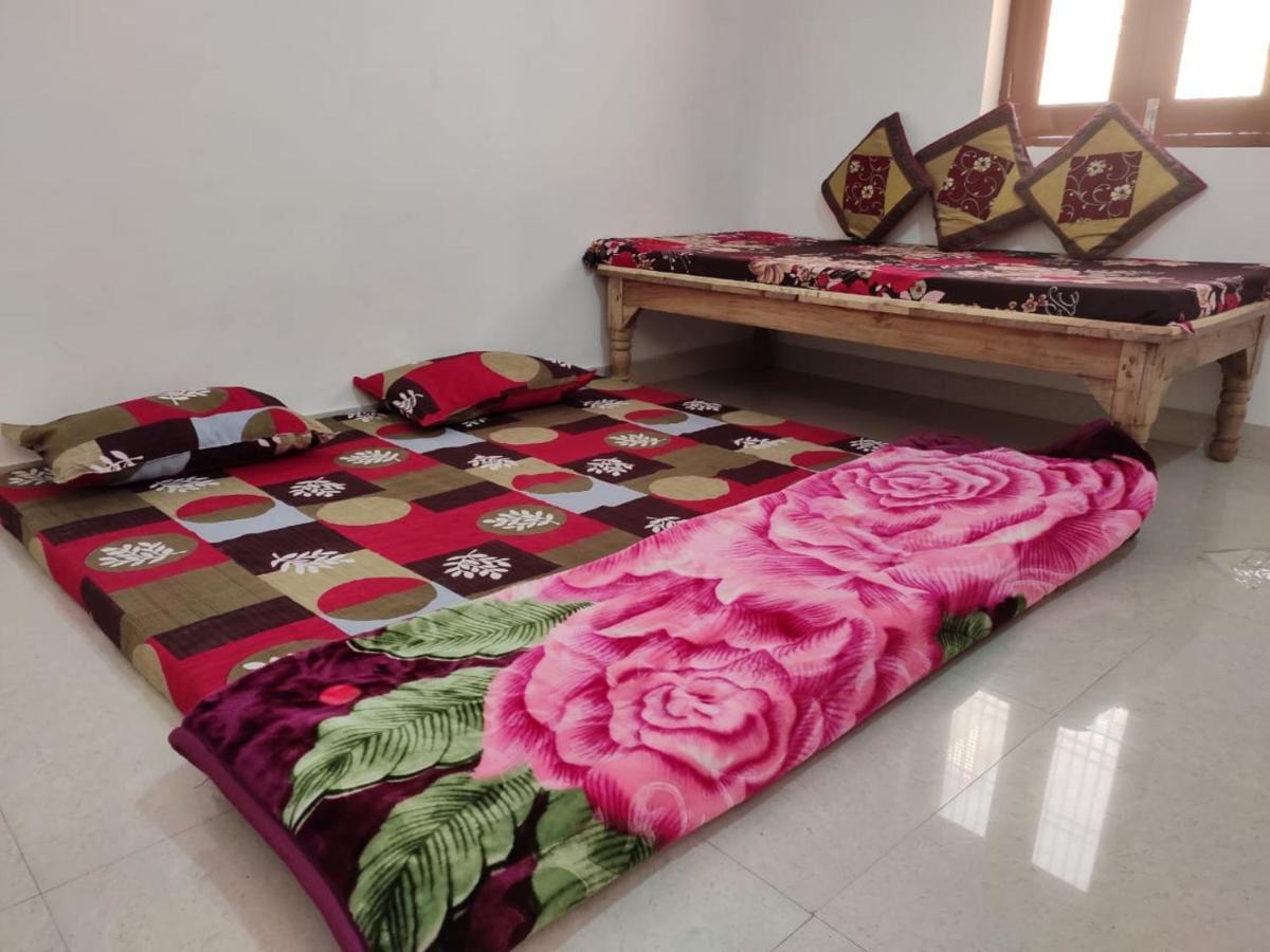 Vrindāvan Nidhivan Homestay מראה חיצוני תמונה